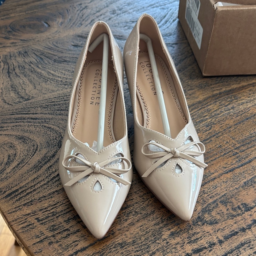 Journee Collection Women's Cream Patent Flats